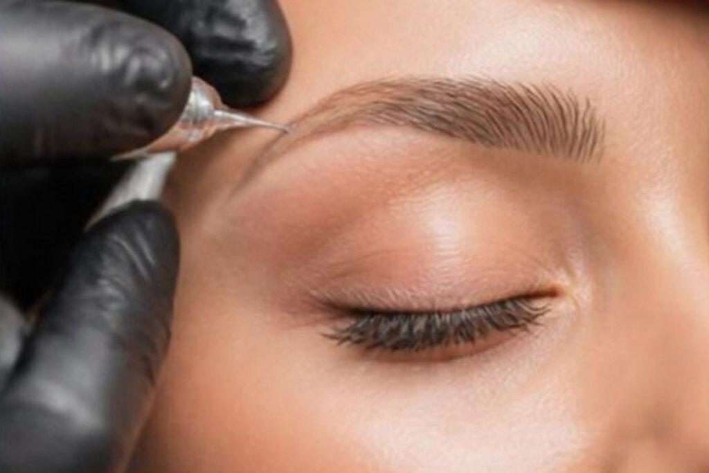 Permanent Make-up Entfernung an der Augenbrauer
